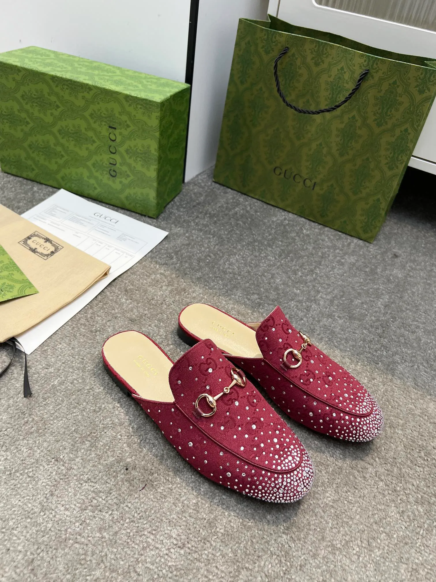 👟👟Ex-factory price 380👟👟 Genuine leather sole +50 Original quality guccisummer's latest limited edition slippers, top quality, purchased genuine development original special hot diamond process classic double G presbyopic inner sheepskin with Italian original board material and craftsmanship are the same as the original! Code number: 35-42,